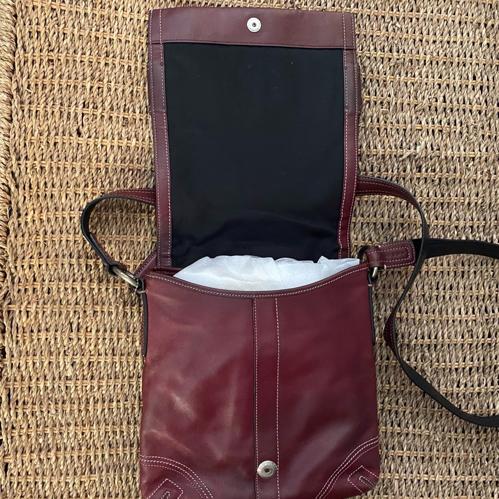 Coach Soho Belted Crossbody / Messenger / Flap Burgundy Leather Bag - Picture 14 of 15